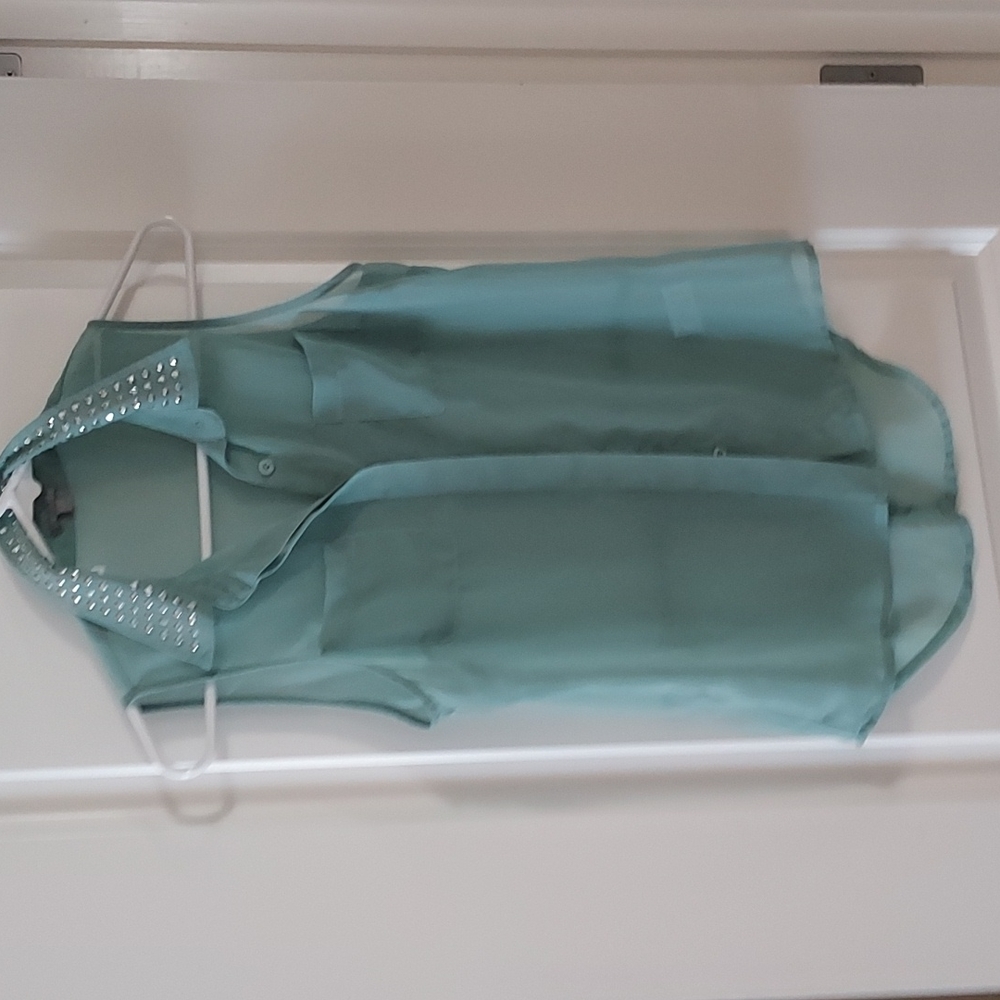 Sleeveless, sage green button down blouse x-small